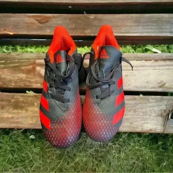 Adidas predator soccer shoes in good used condition. - Picture 3 of 6